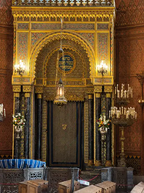 Jewish heritage tour Florence — Aron Kodesh inside the Great Synagogue (Tempio Maggiore)