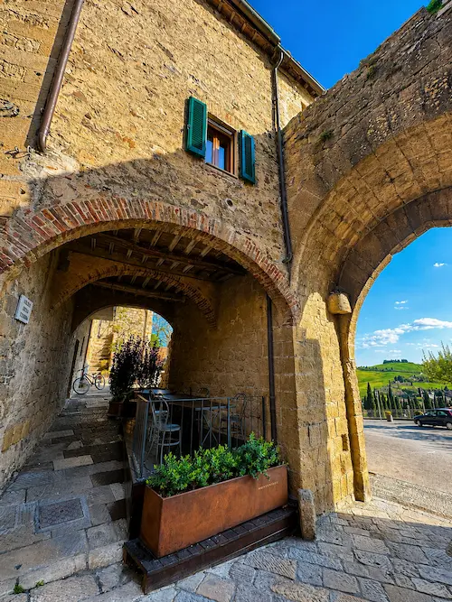 Jewish Florence Tuscany tours โ medieval village through an arch