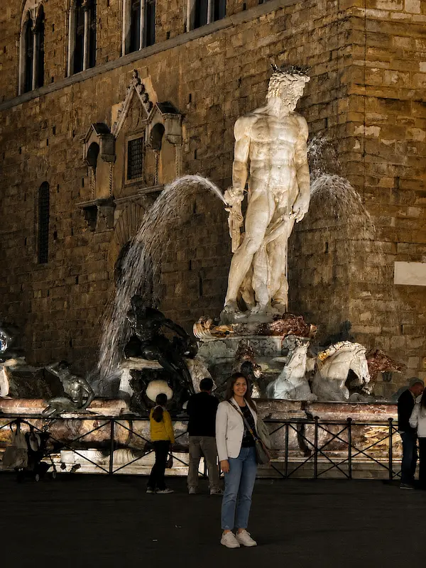 Jewish Florence Tuscany tours โ Anastasia near Neptune fountain